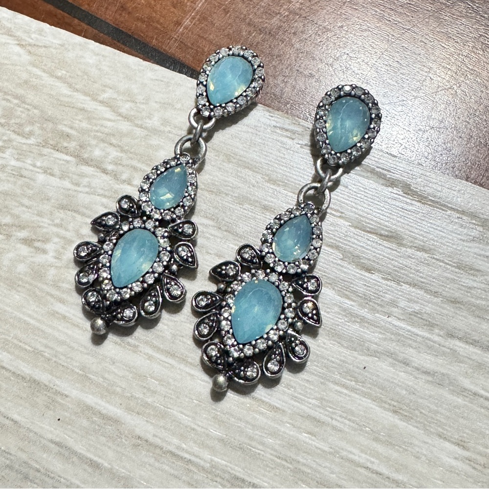 5/$25 Elegant Silver and Blue Fire Teardrop Earrings